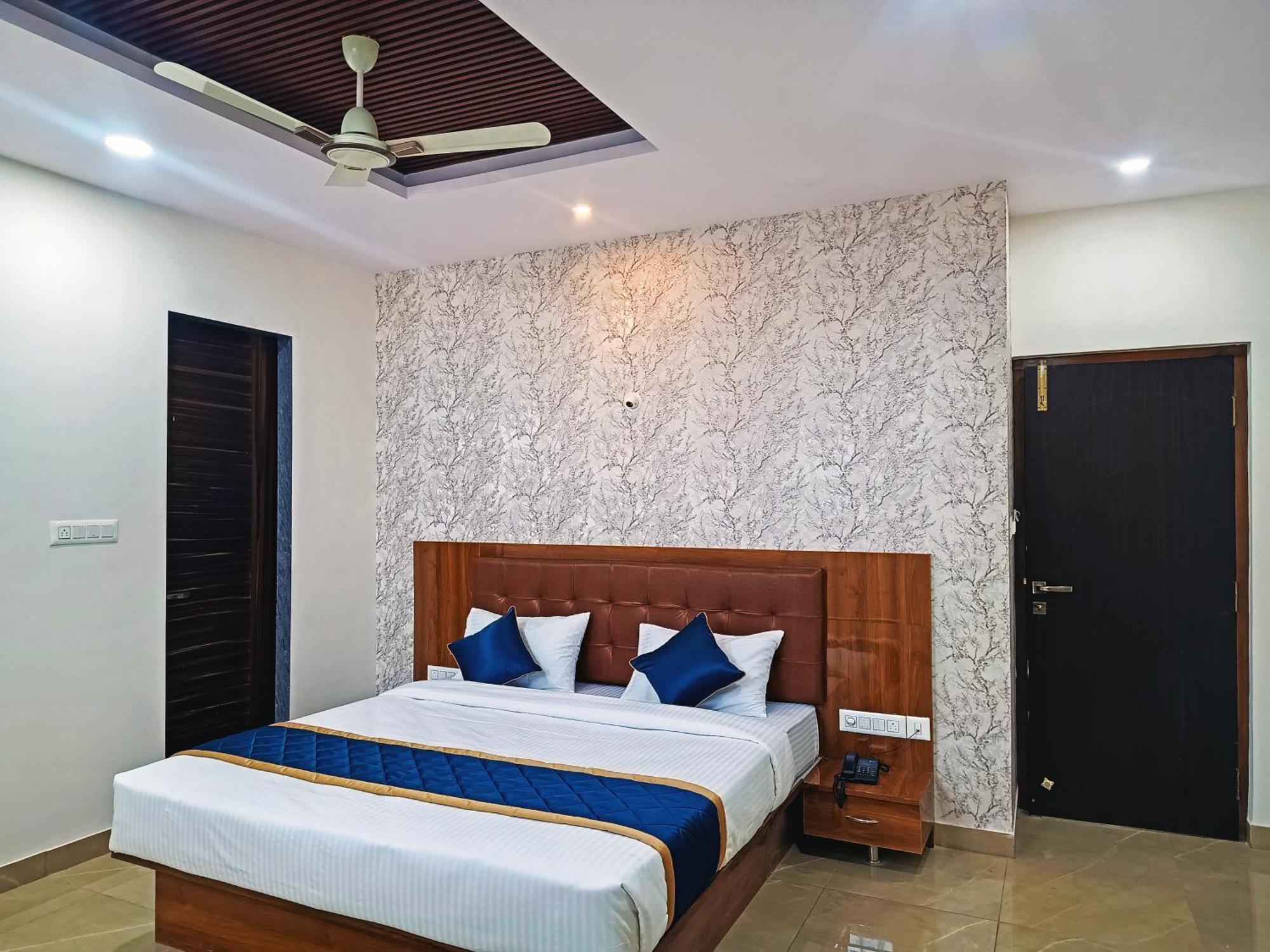 Hotel Achhu Palace 班加罗尔 外观 照片