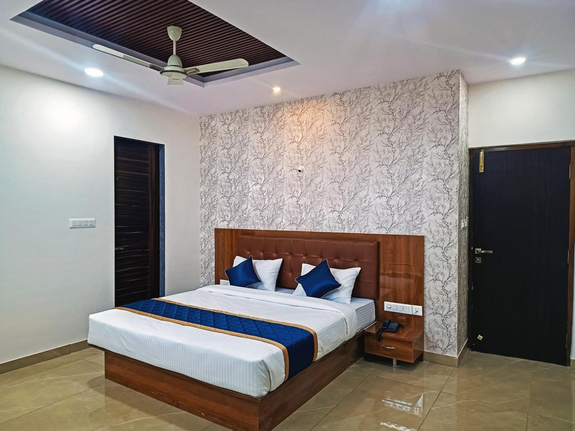 Hotel Achhu Palace 班加罗尔 外观 照片