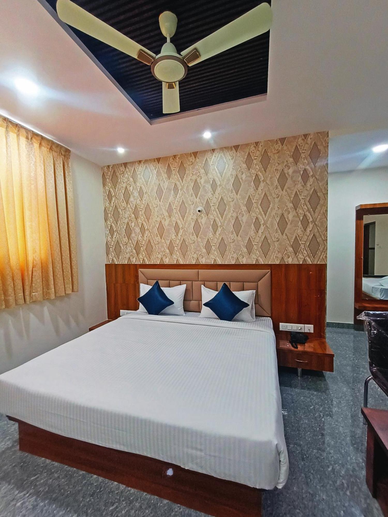 Hotel Achhu Palace 班加罗尔 外观 照片