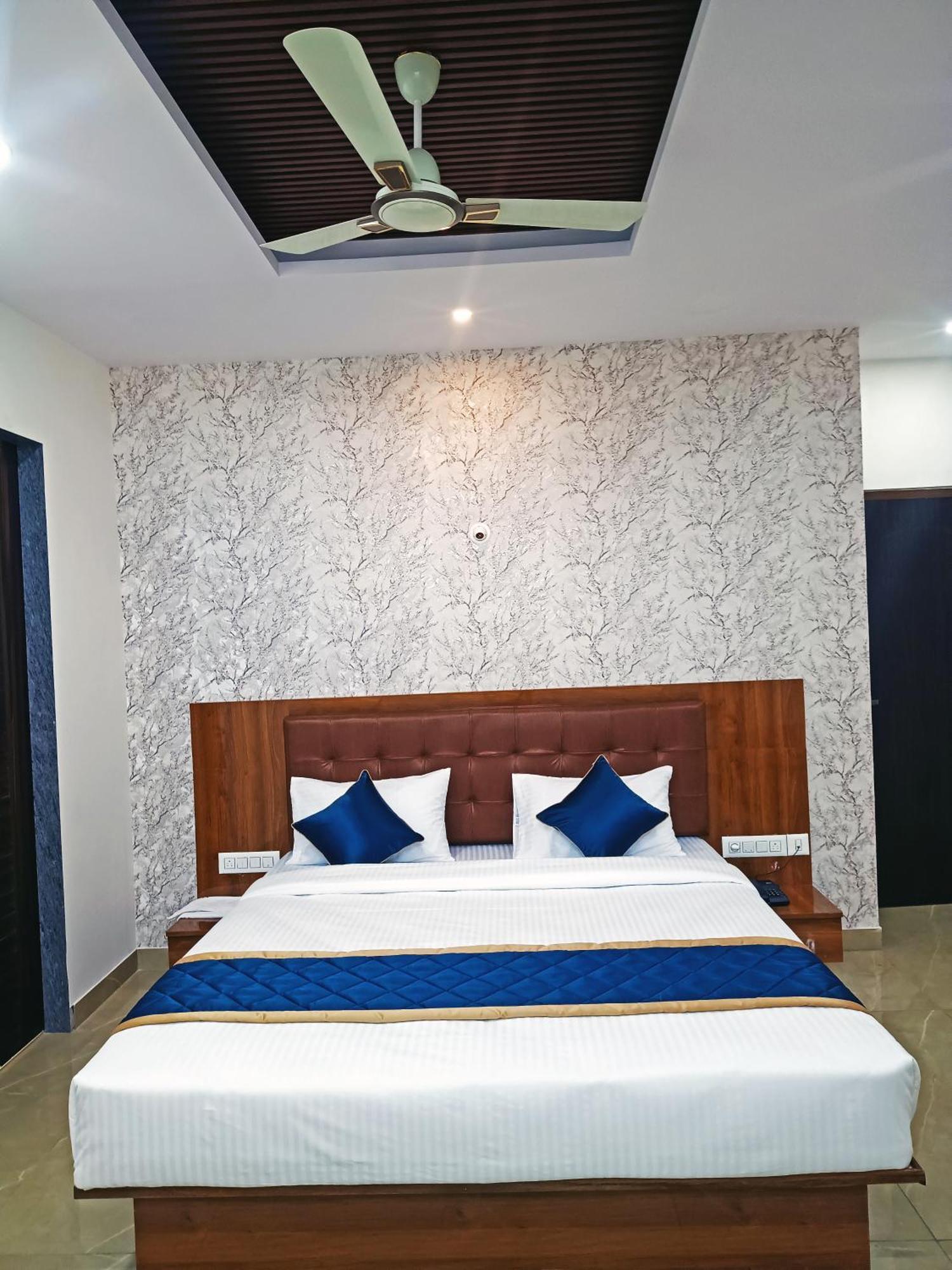 Hotel Achhu Palace 班加罗尔 外观 照片
